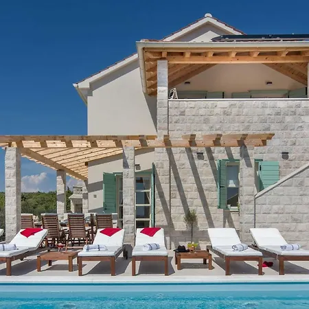 Luxury Mia Bella With Pool Primosten