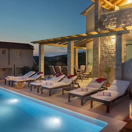 Villa Luxury Mia Bella With Pool *