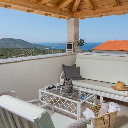 Villa Luxury Mia Bella With Pool